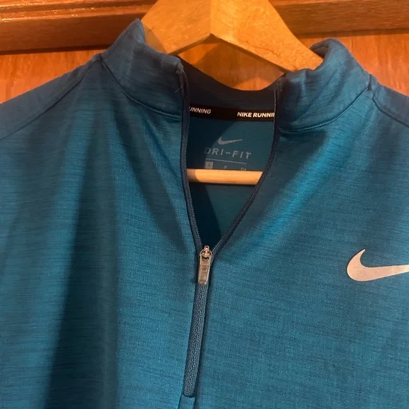 Nike Women’s teal 1/4 zip - Picture 3 of 4